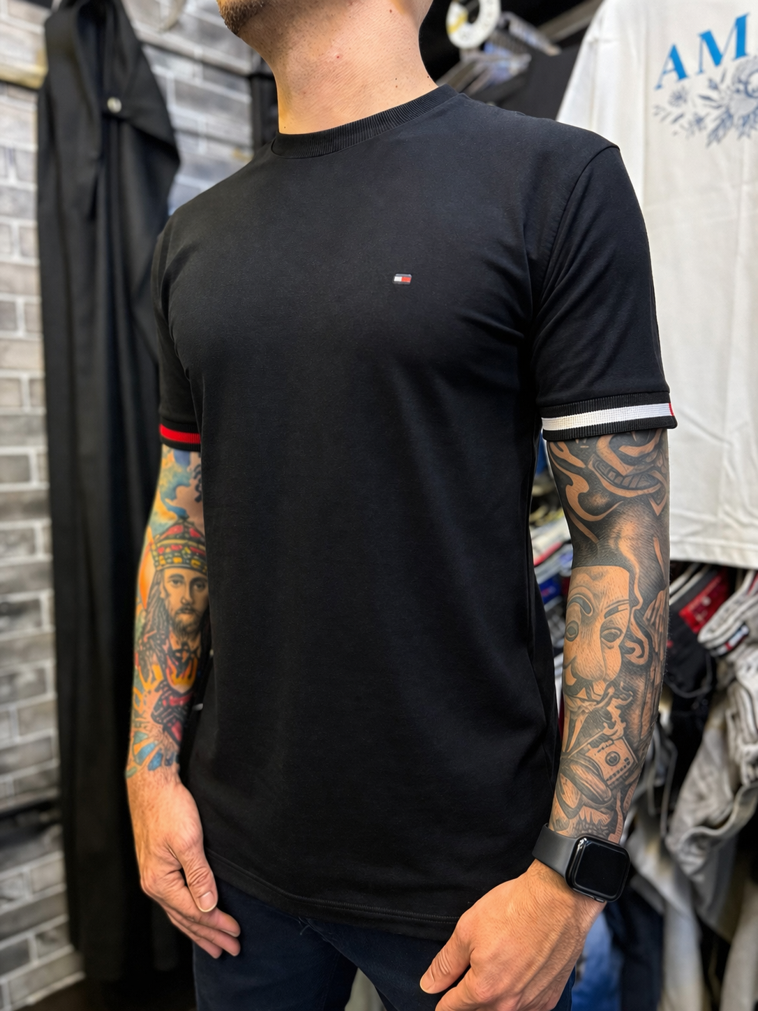 Camiseta Tommy Hilfiger Piquet Global Stripe Preta