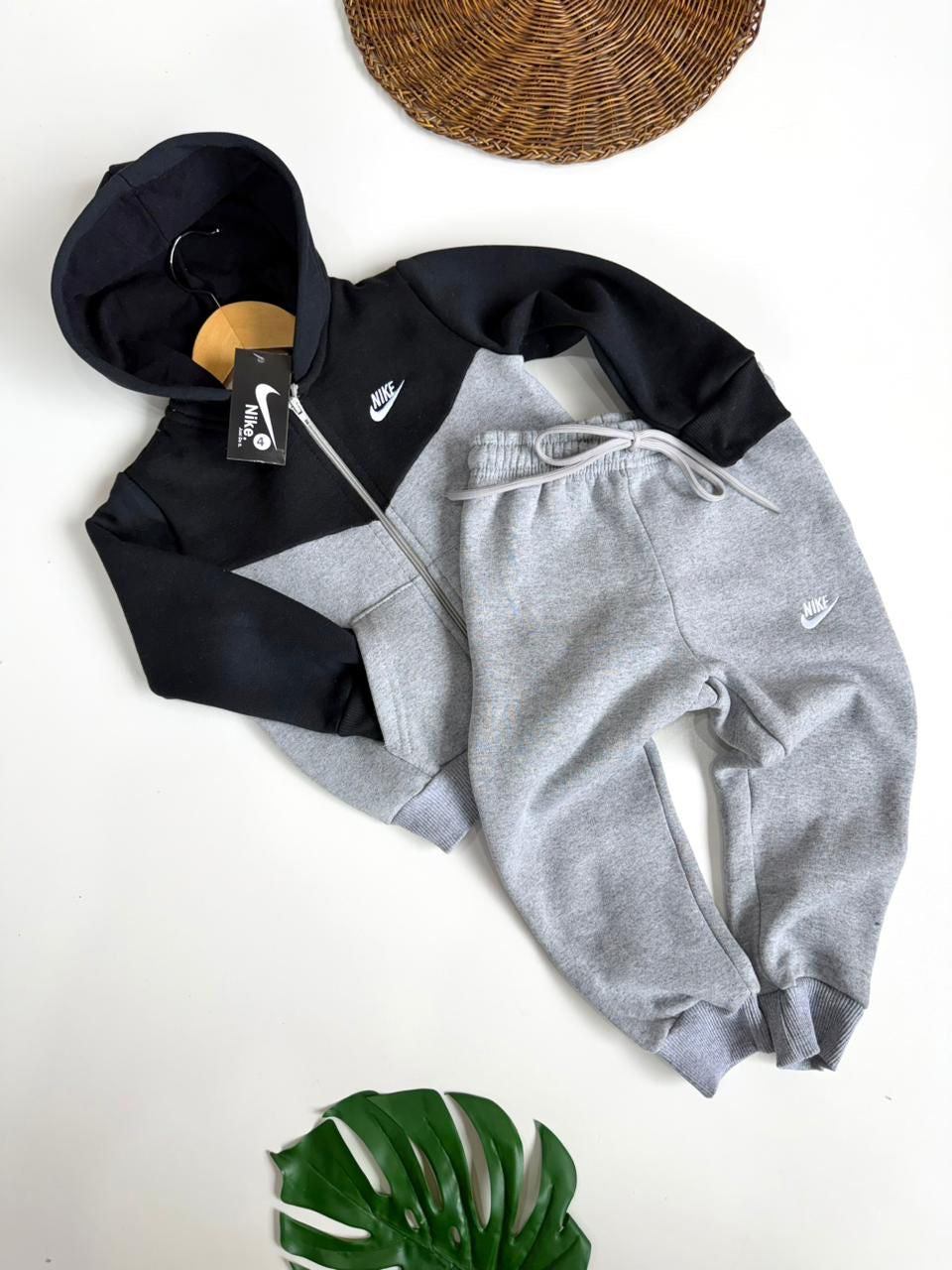 Conjunto Moletom Infantil “ TECH Fleece”.