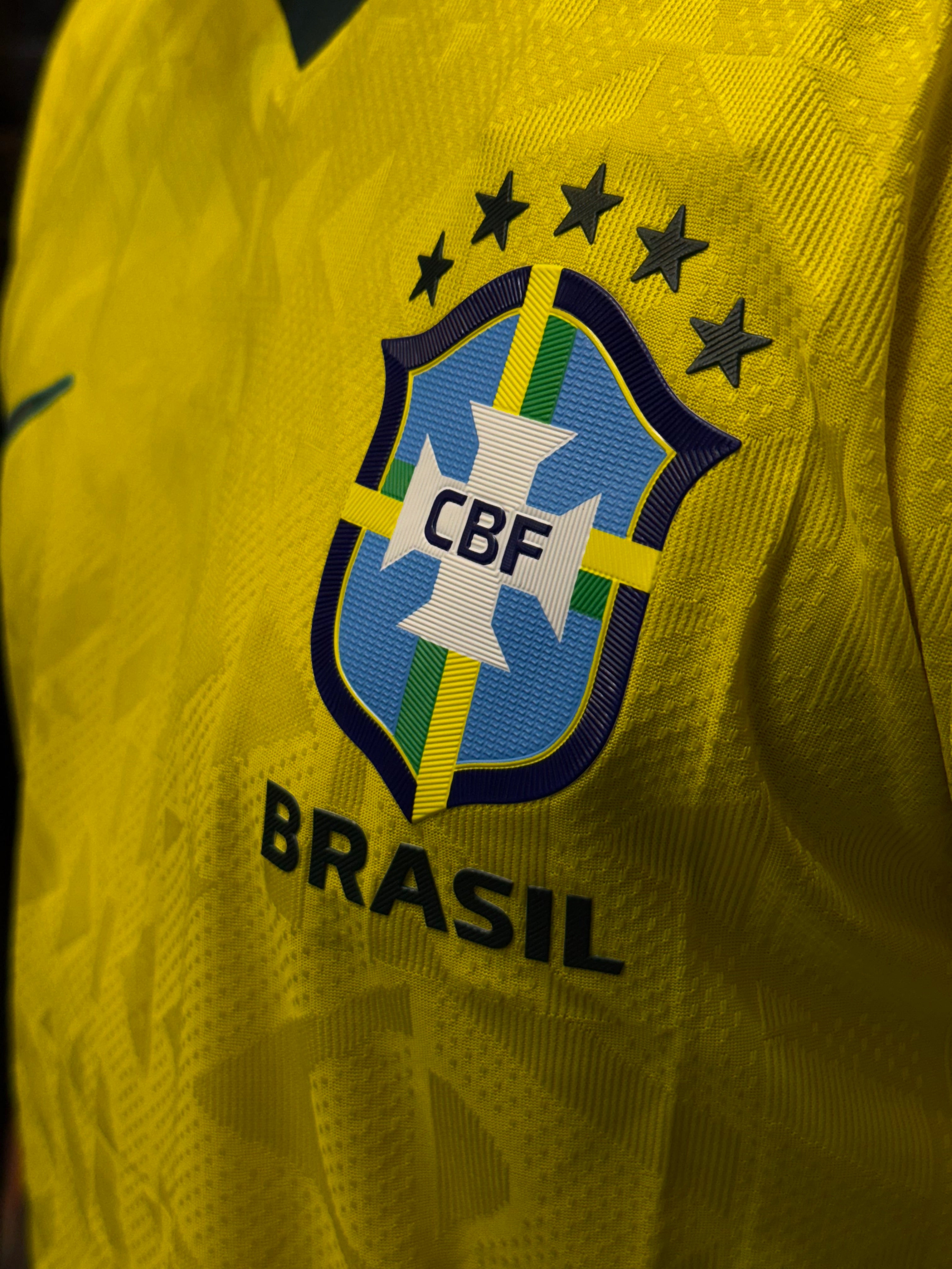 Camiseta Seleção Brasileira Dry-fit 2026 - Jogador Amarela