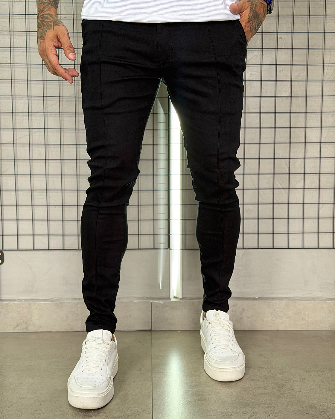 Calça Jay Jones Alfaiataria Italiana com regulador - Preta