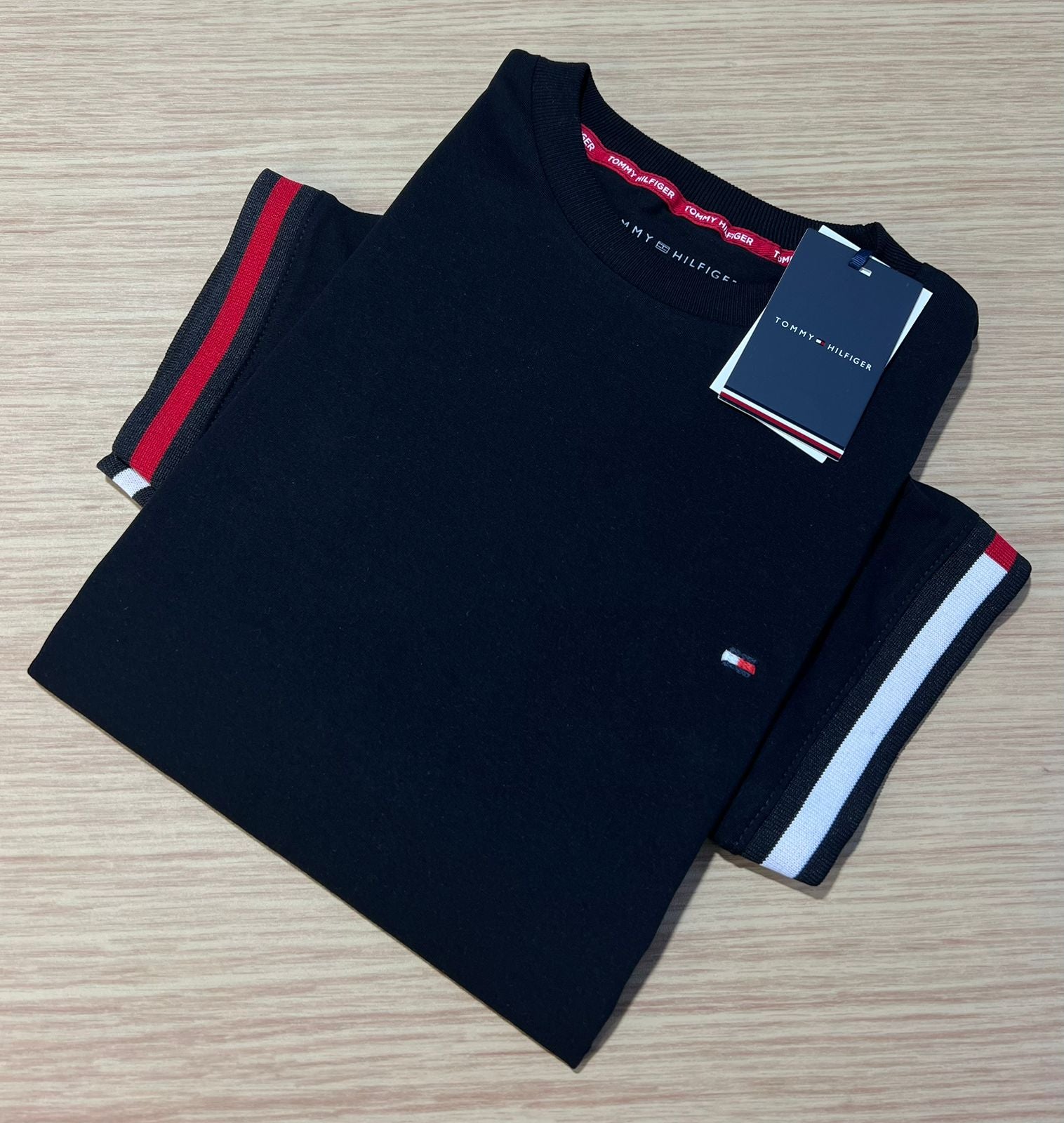 Camiseta Tommy Hilfiger Piquet Global Stripe Preta